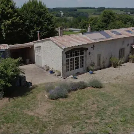Holiday home Charmante Avec Piscine Proche De St-emilion